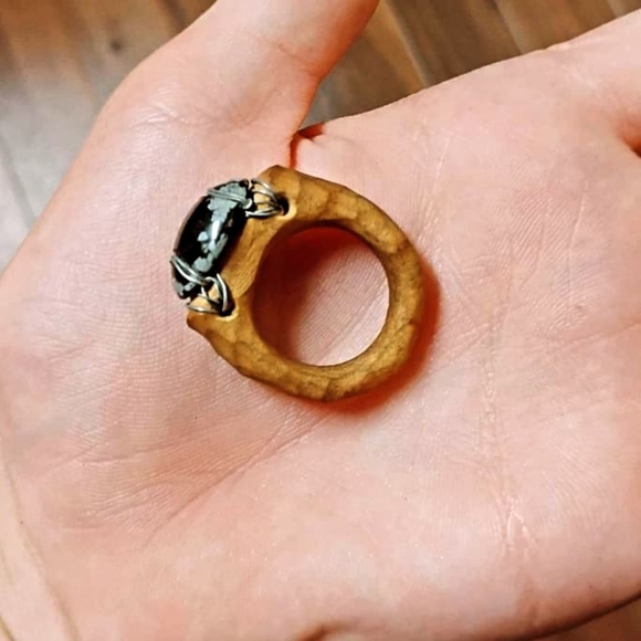 Hand carved avocado pit ring size 9.5 - Picture 4 of 5